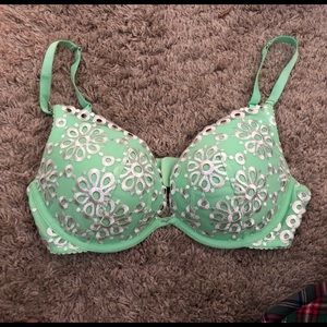 push up pigeonnant Victoria’s Secret